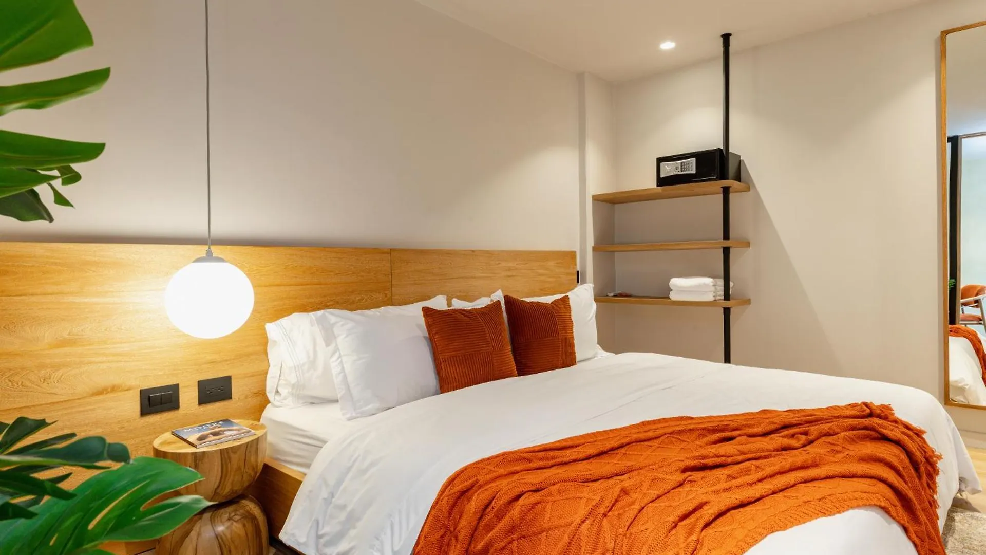 Aparthotel Spot Building Medellín Colombia