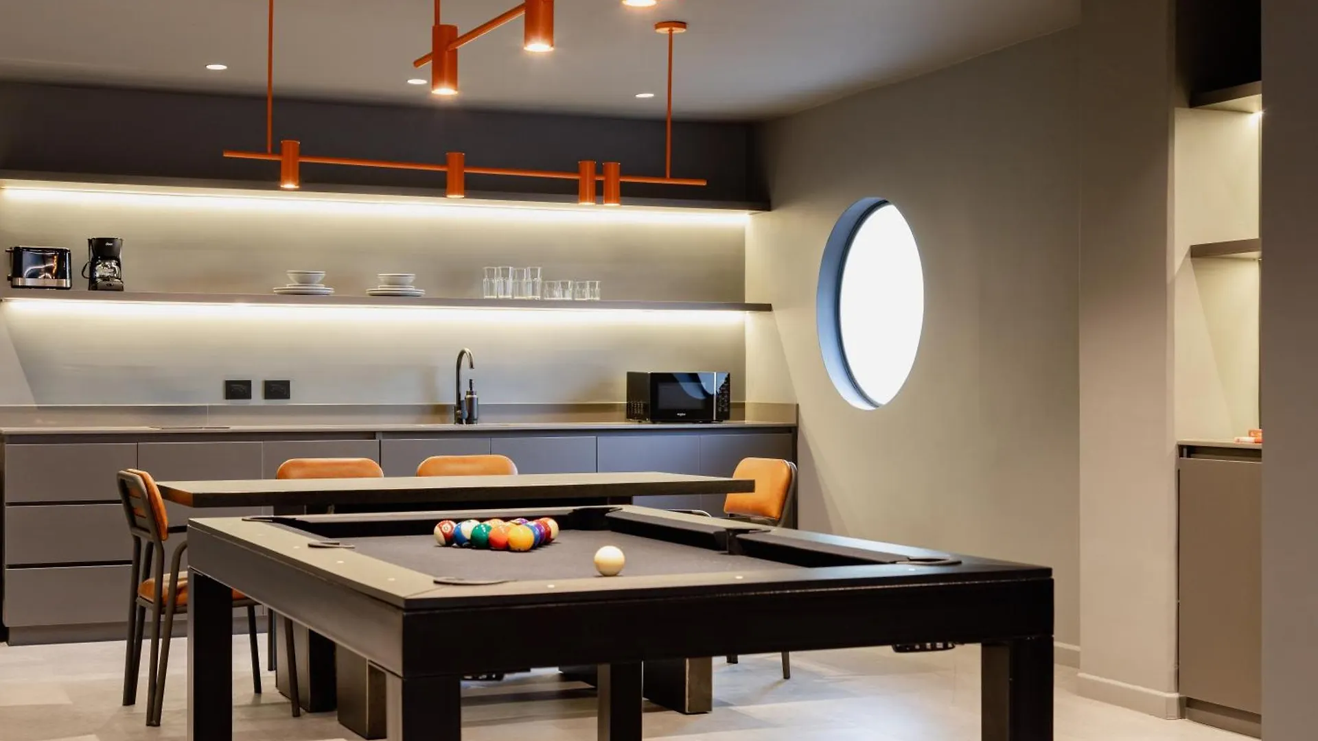 Spot Building Aparthotel Μεντεγίν