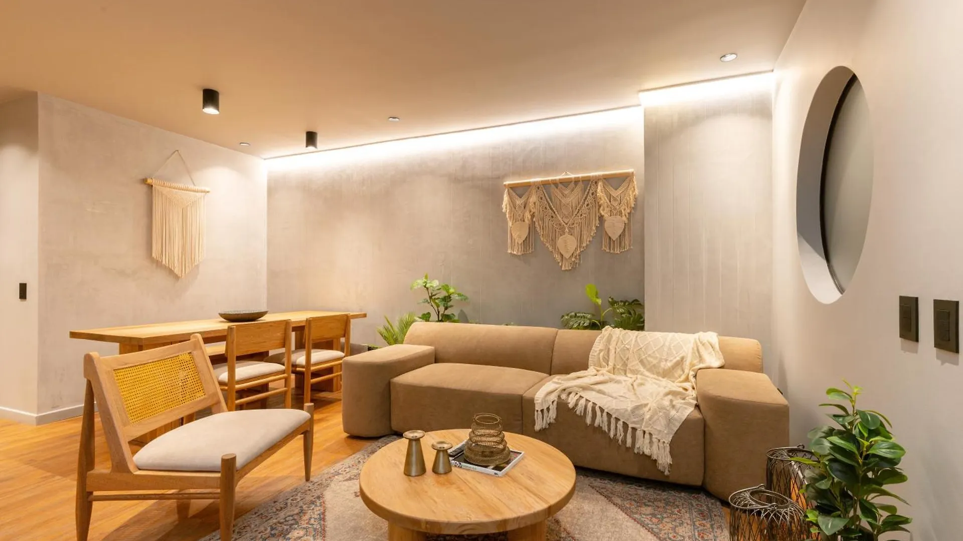 Aparthotel Spot Building Medellín Colombia