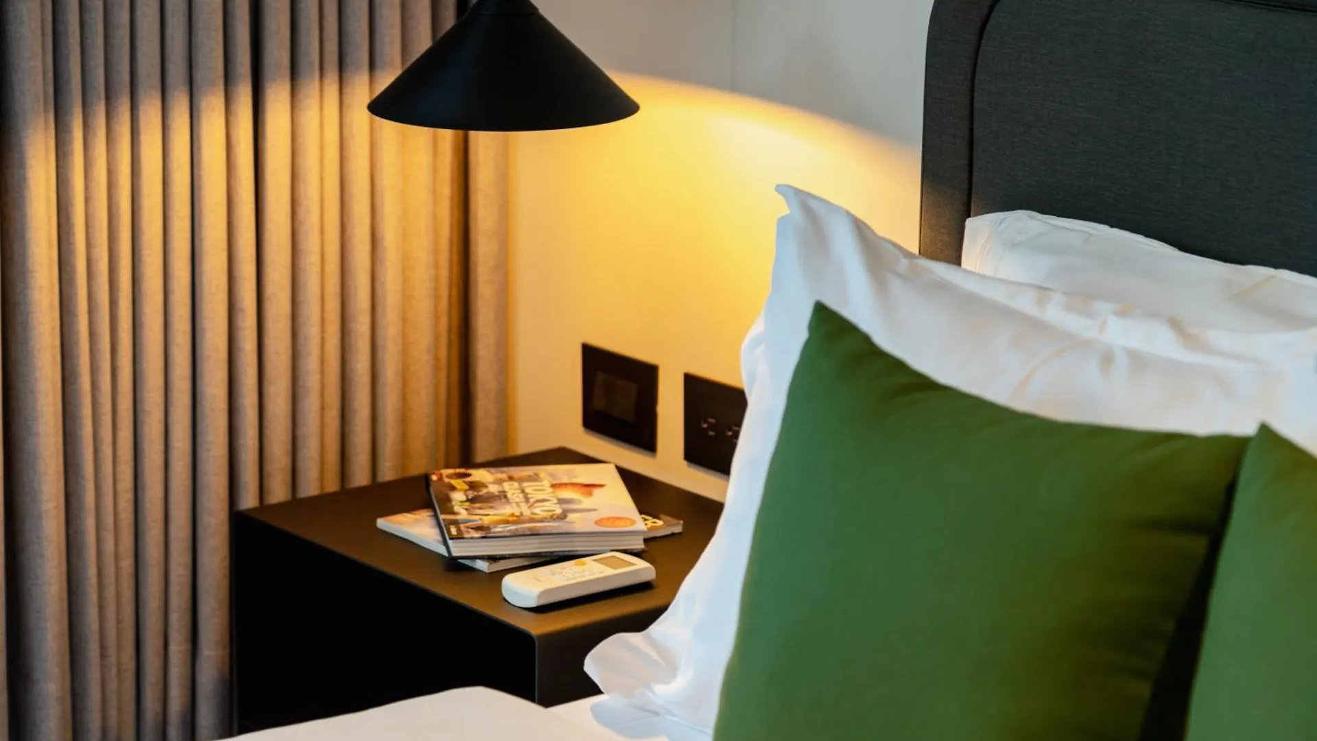Spot Building Aparthotel Μεντεγίν 0*,