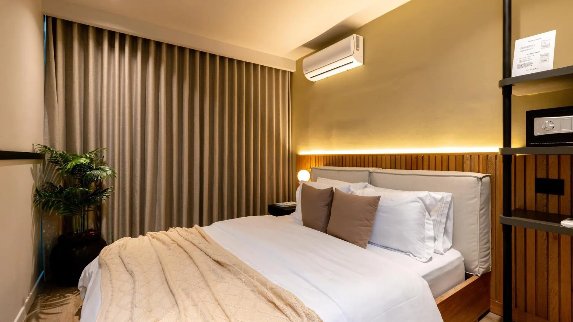 Aparthotel Spot Building Medellín Colombia