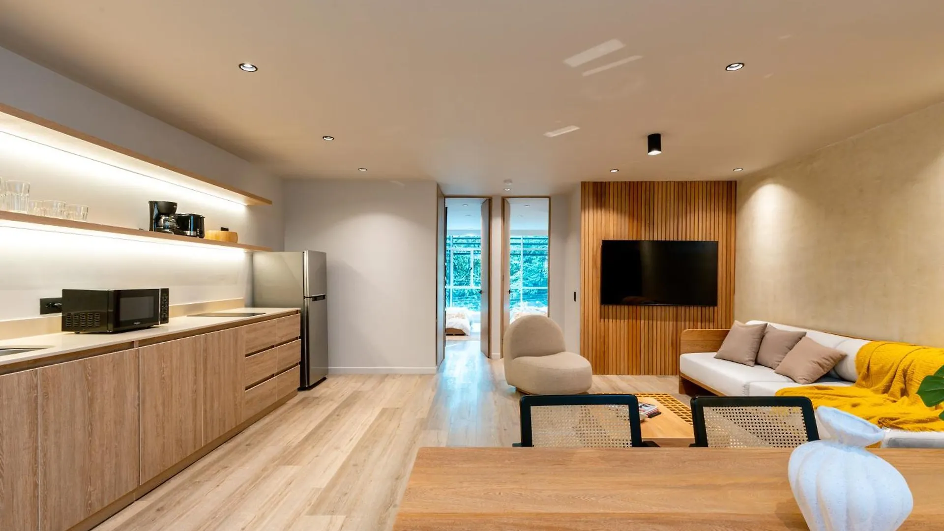 Spot Building Aparthotel Μεντεγίν 0*,