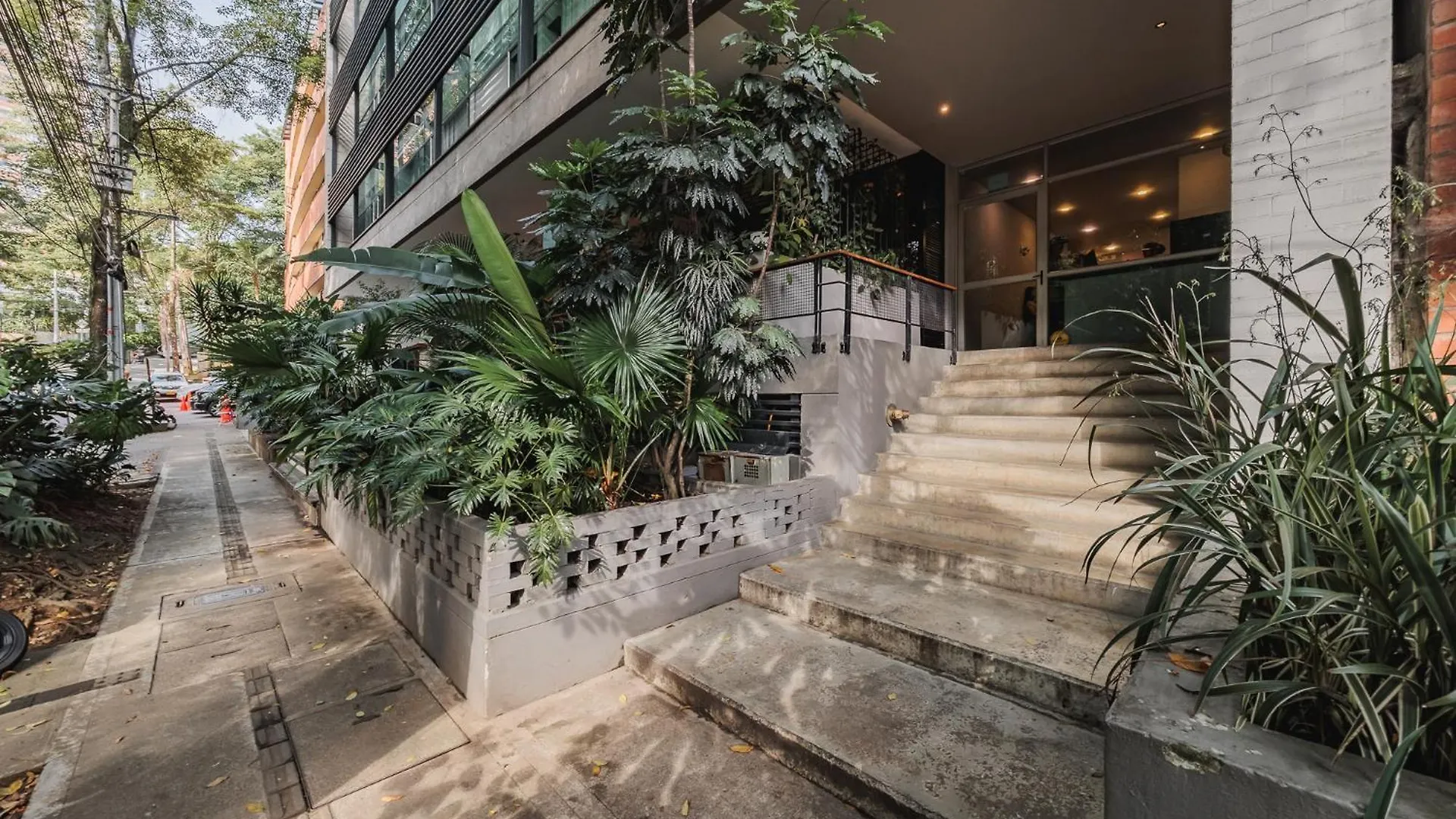 Aparthotel Spot Building Medellín Colombia