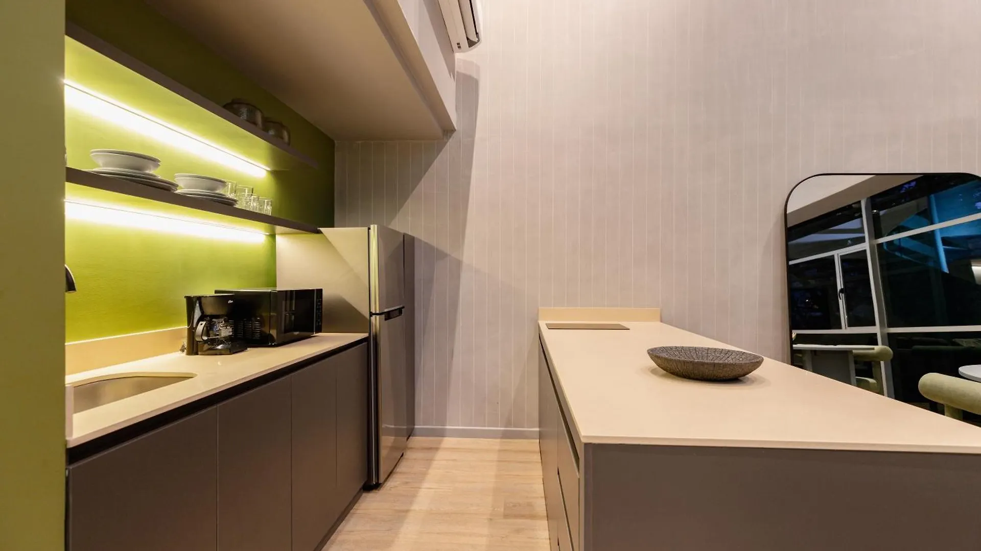 Spot Building Aparthotel Μεντεγίν 0*,