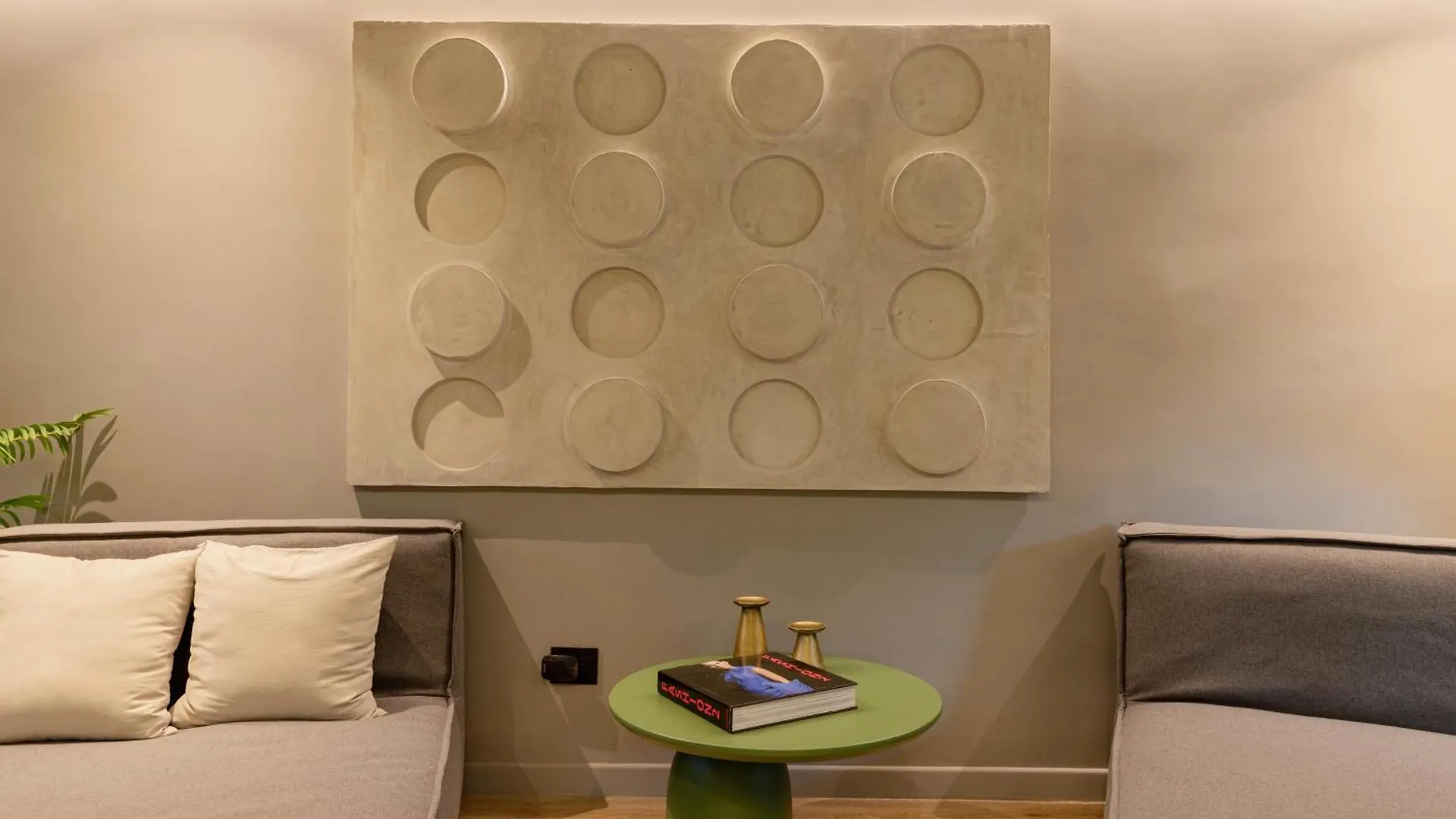 Spot Building Aparthotel Μεντεγίν 0*,