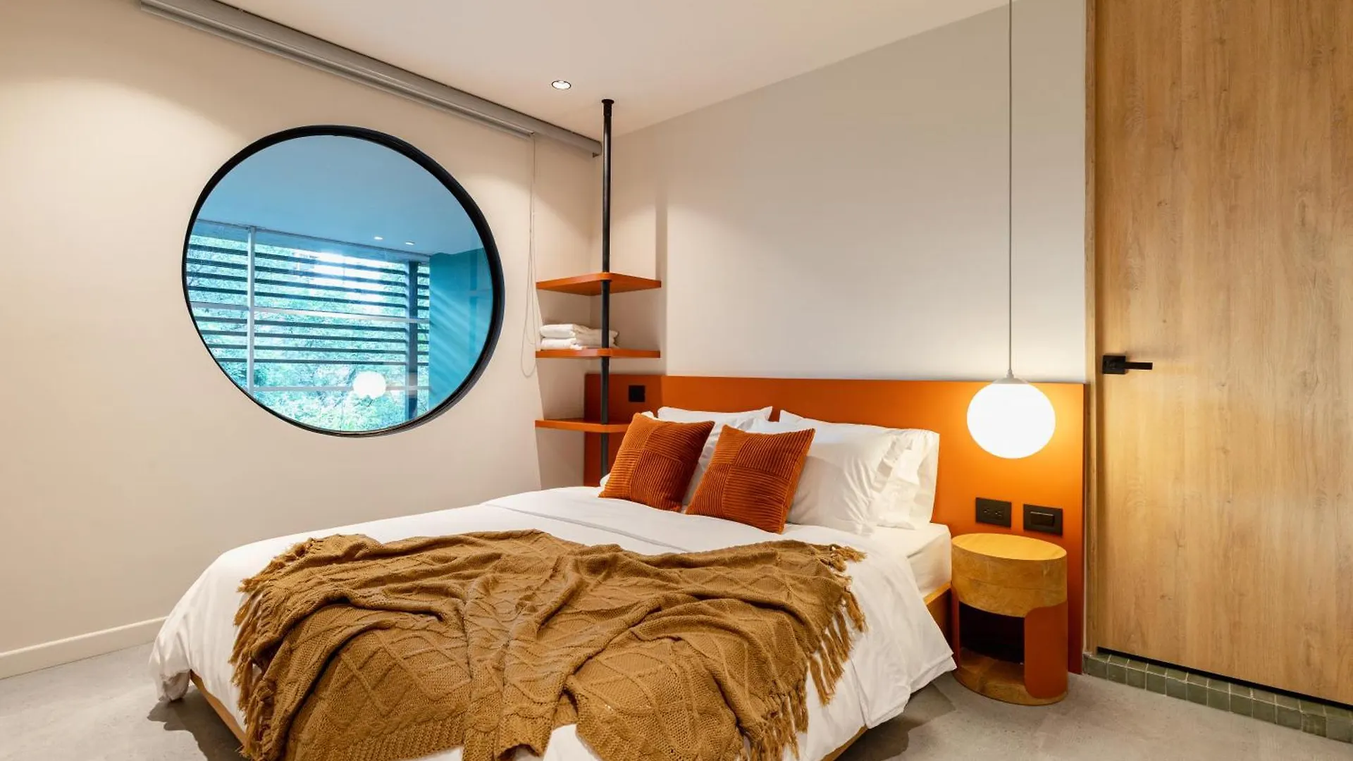 Spot Building Aparthotel Μεντεγίν 0*,